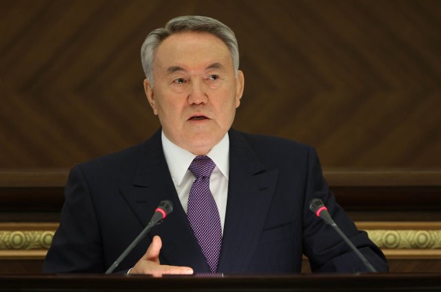 Назарбаев заявил о признаках "цветных революций"